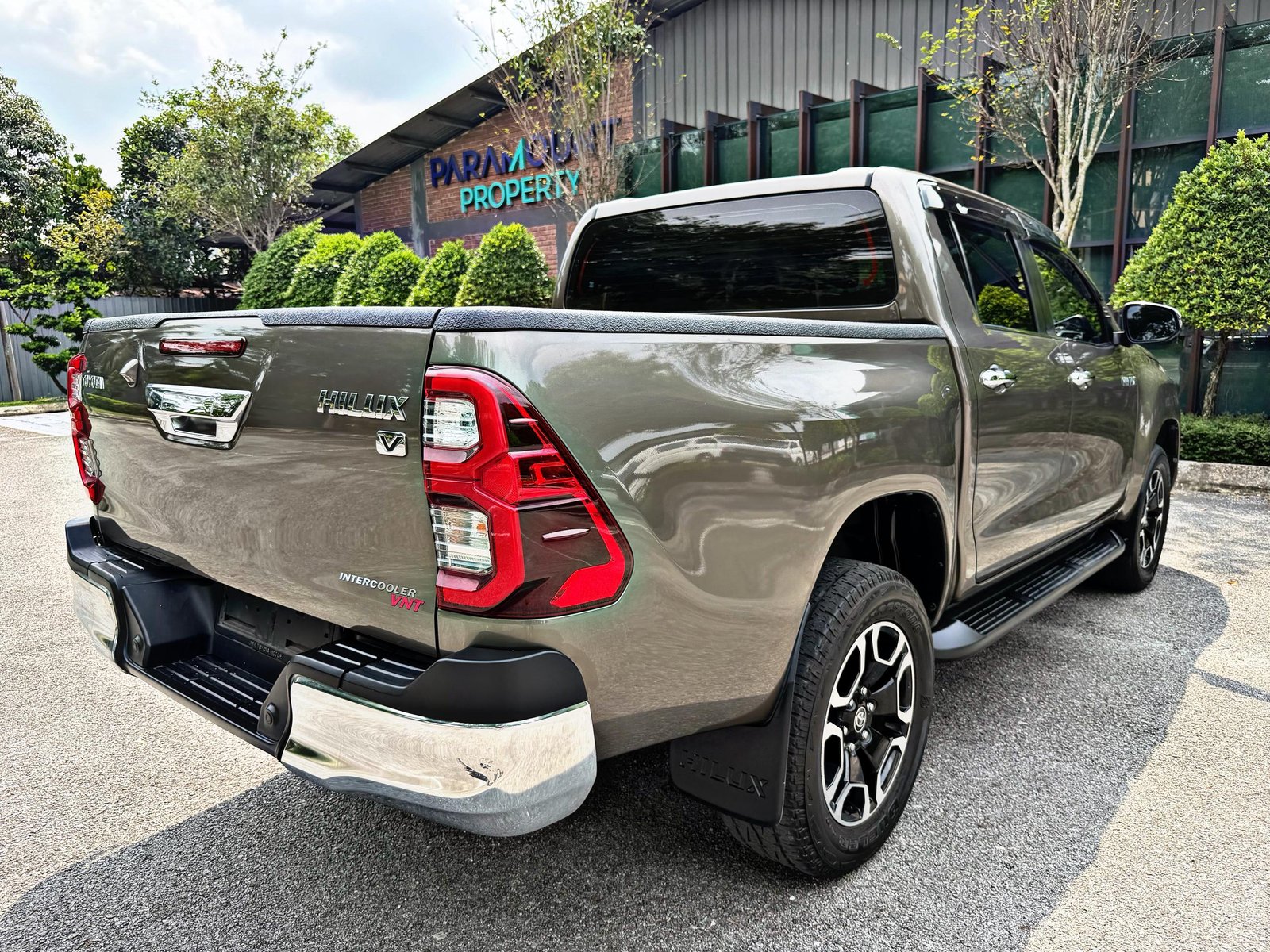 TOYOTA HILUX V 2.4 AUTO 4x4 - Image 2