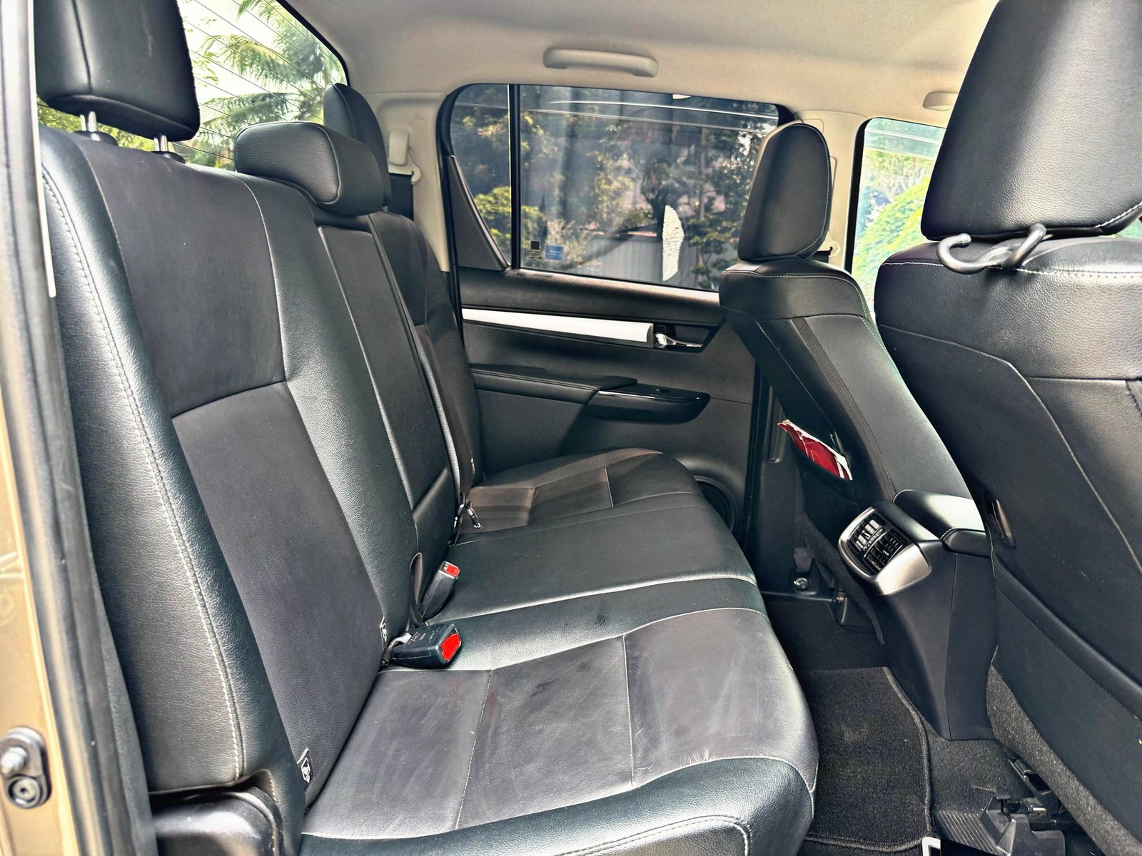 TOYOTA HILUX V 2.4 AUTO 4x4 - Image 9