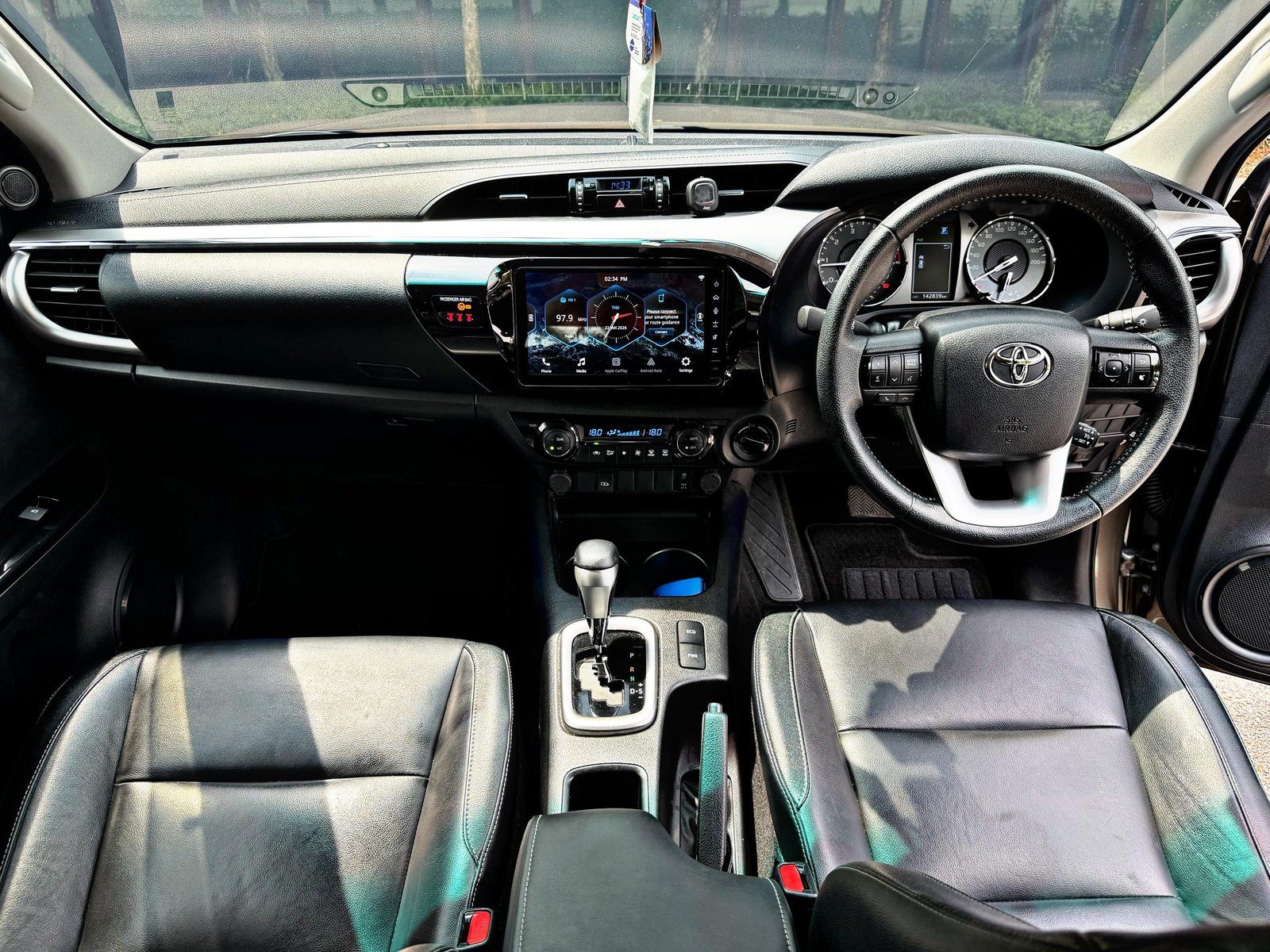 TOYOTA HILUX V 2.4 AUTO 4x4 - Image 6