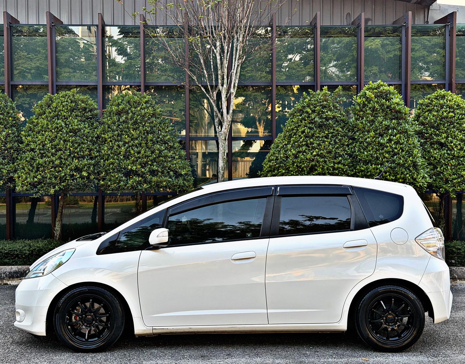 HONDA JAZZ HYBRID 1.3 AUTO - Image 7