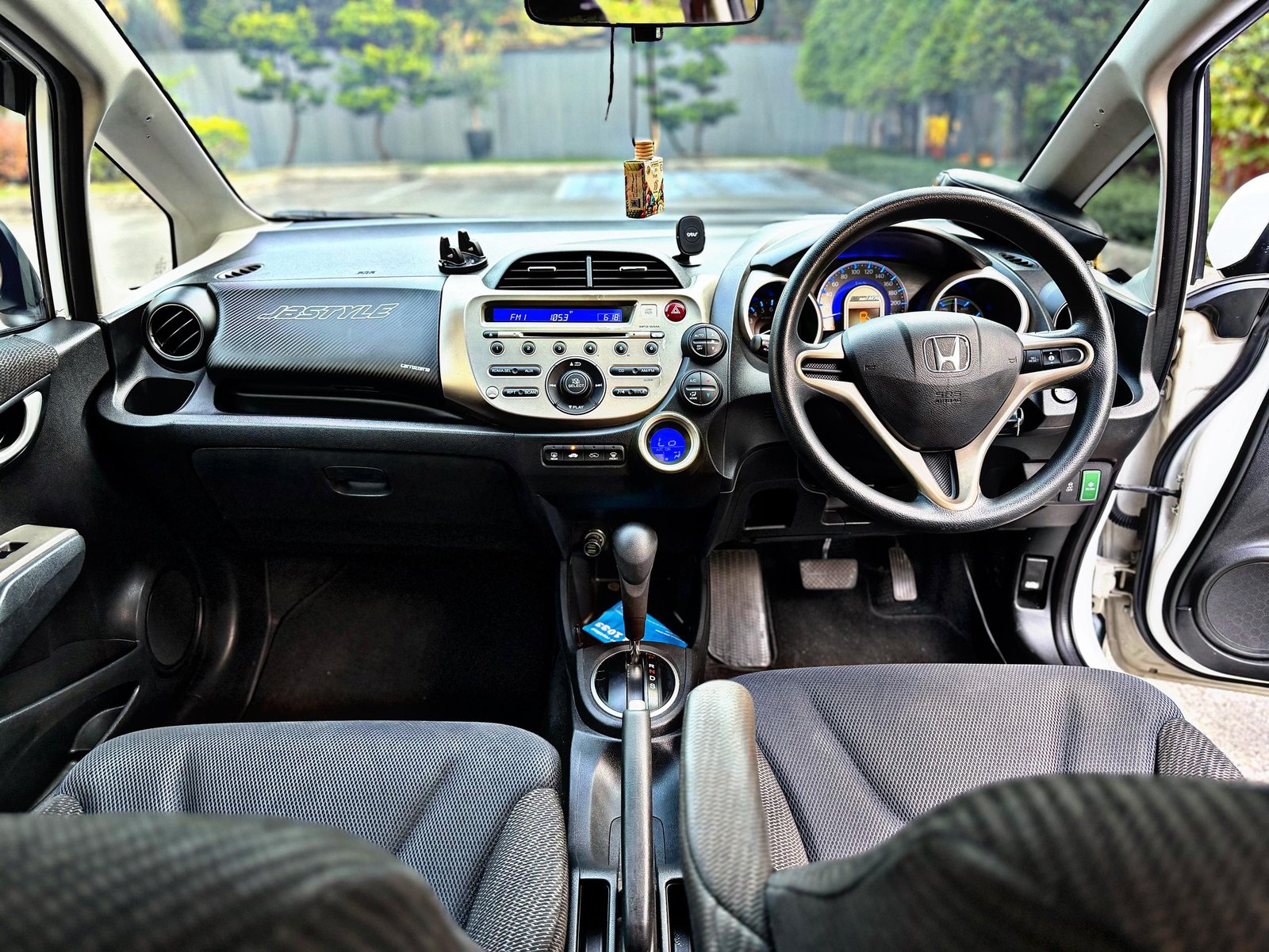 HONDA JAZZ HYBRID 1.3 AUTO - Image 8