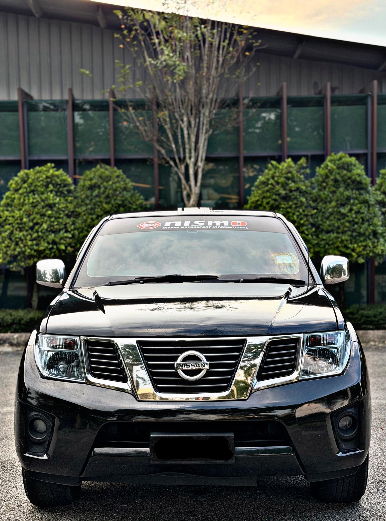 NISSAN NAVARA 2.5L DOUBLE CAB 4x4 AUTO - Image 8
