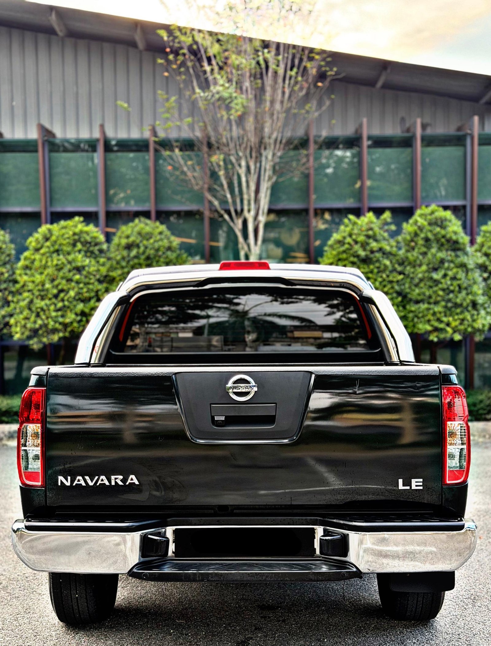 NISSAN NAVARA 2.5L DOUBLE CAB 4x4 AUTO - Image 7