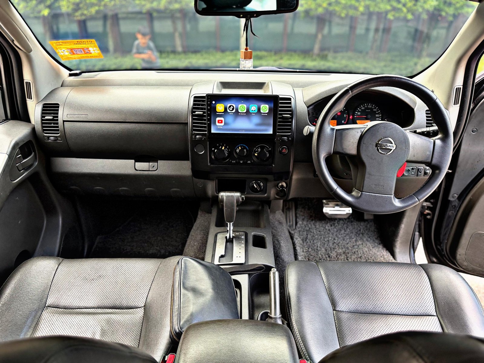 NISSAN NAVARA 2.5L DOUBLE CAB 4x4 AUTO - Image 9