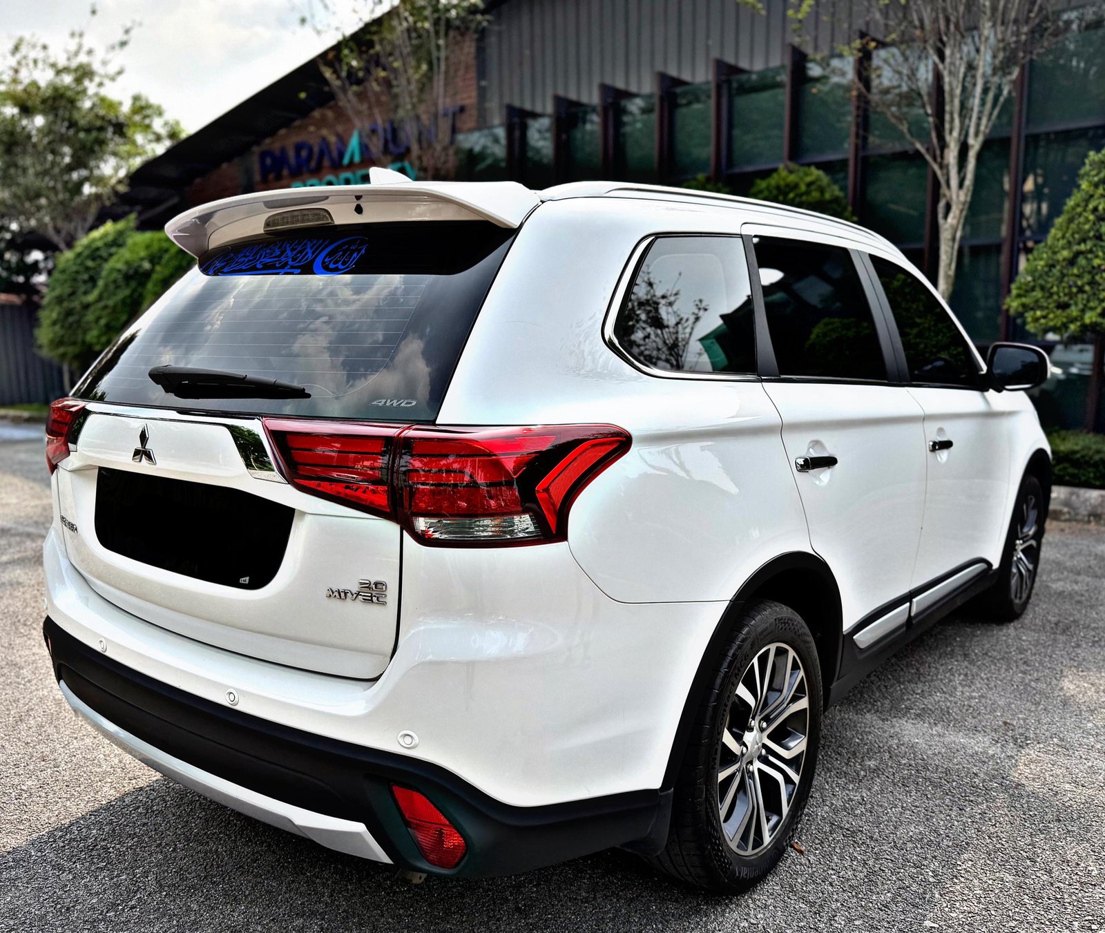 MITSUBISHI OUTLANDER AWD 2.0AUTO - Image 4