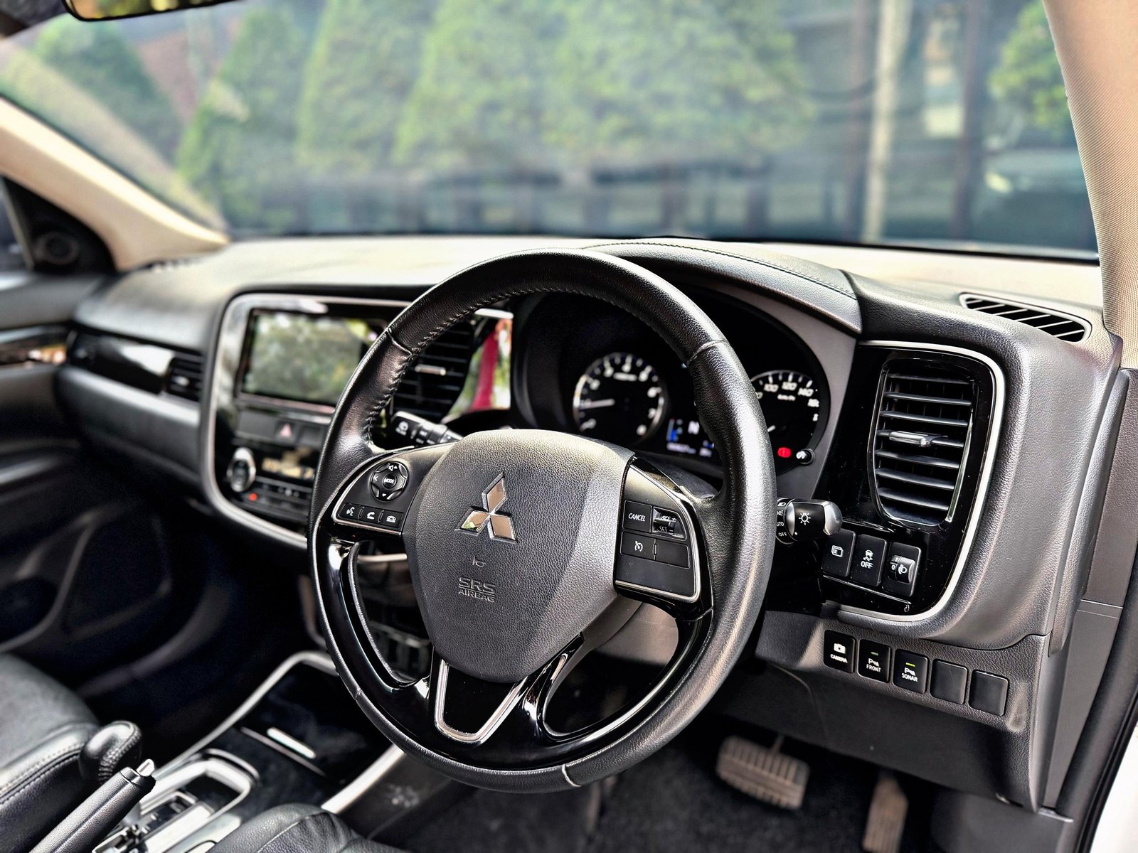 MITSUBISHI OUTLANDER AWD 2.0AUTO - Image 6