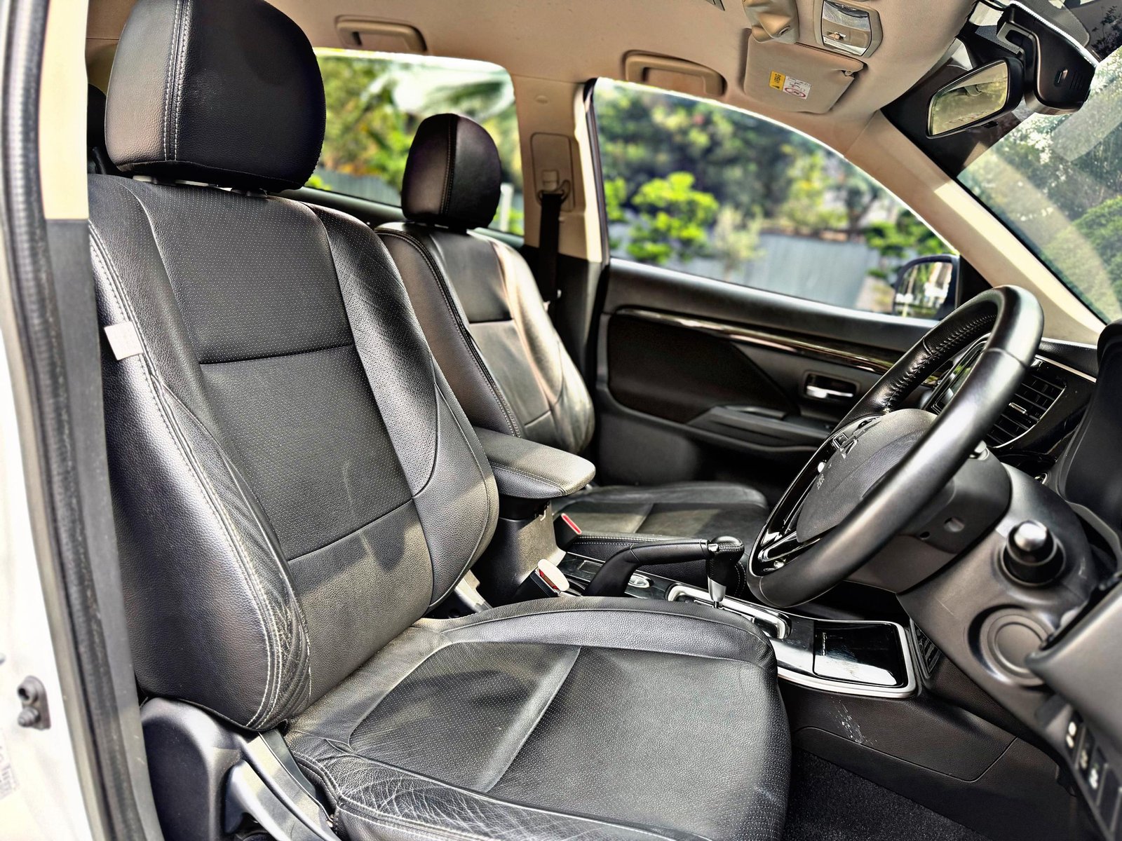 MITSUBISHI OUTLANDER AWD 2.0AUTO - Image 7