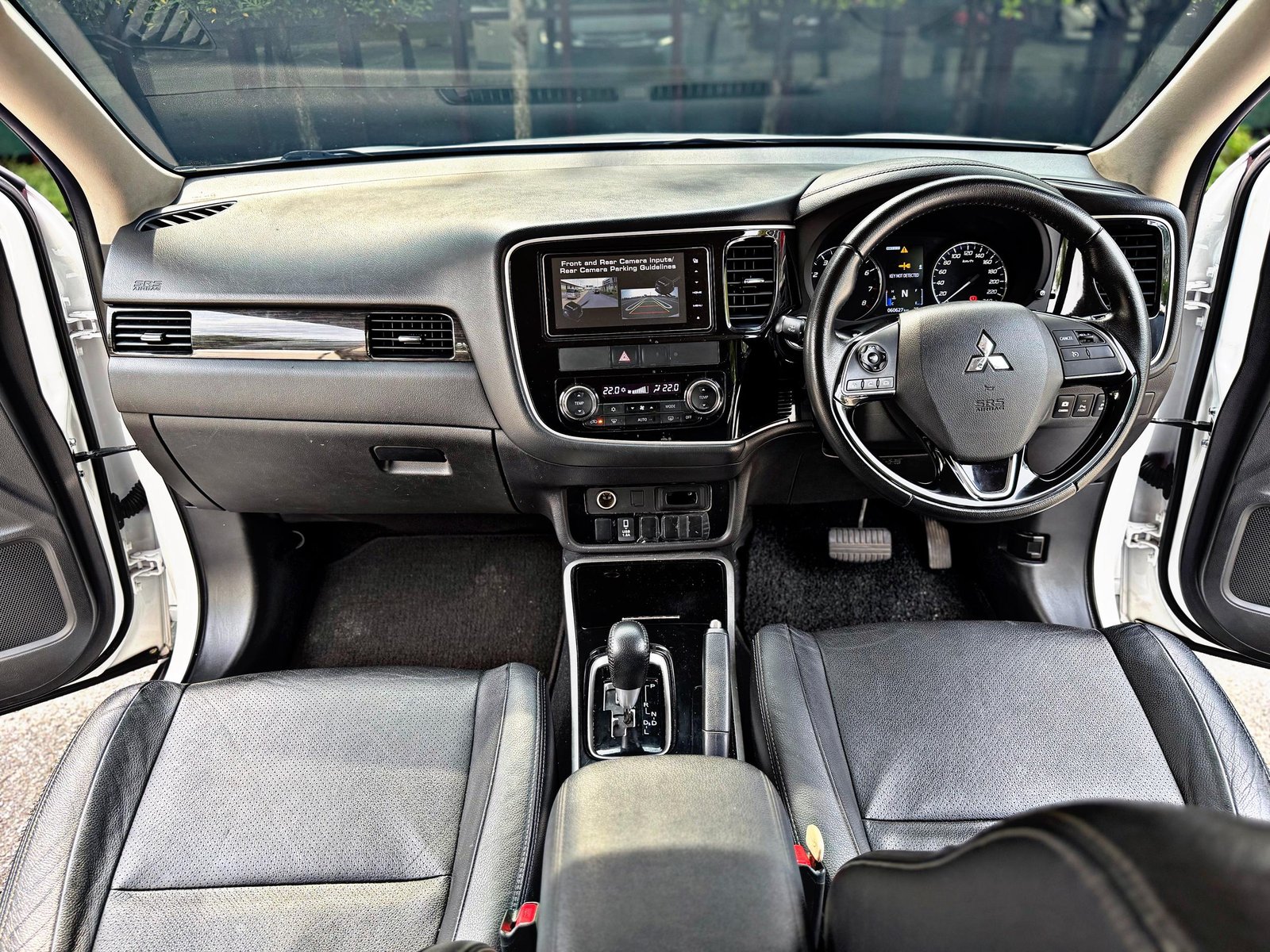 MITSUBISHI OUTLANDER AWD 2.0AUTO - Image 9