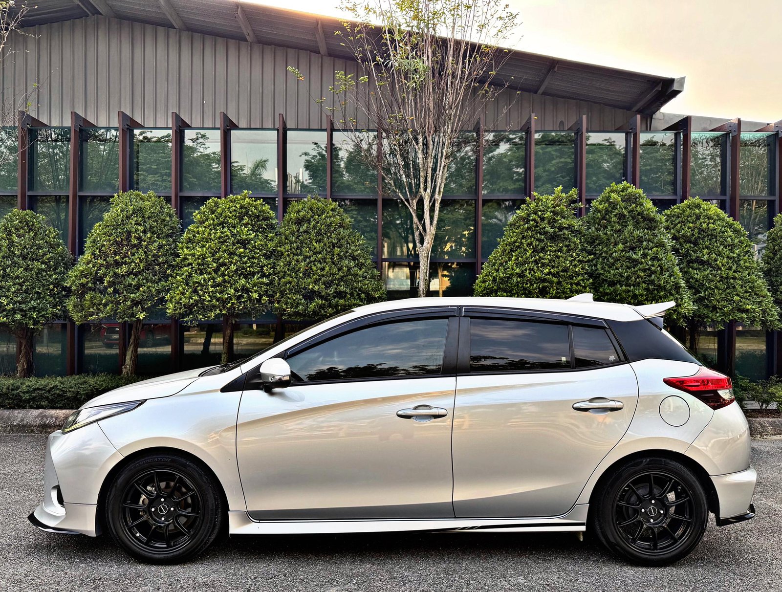 TOYOTA YARIS E SPEC 1.5 AUTO - Image 8