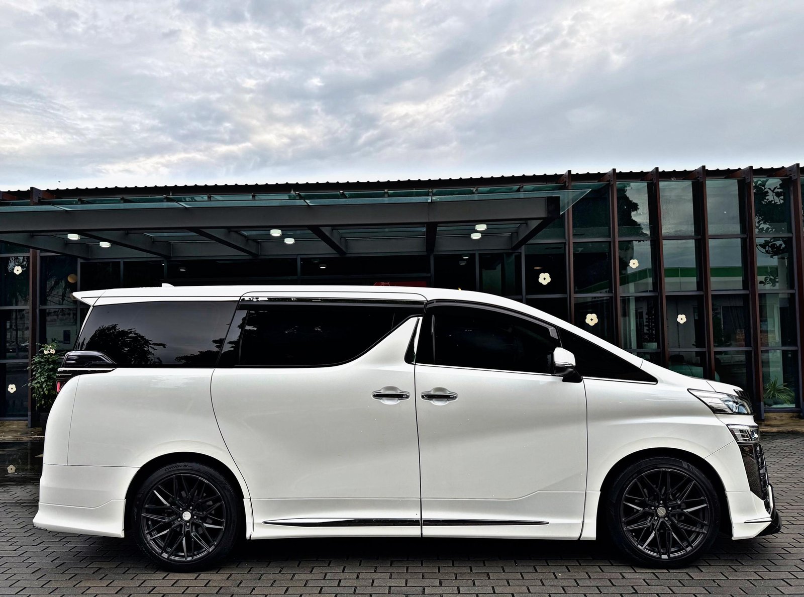 TOYOTA VELLFIRE ZG 2.5 AUTO - Image 11