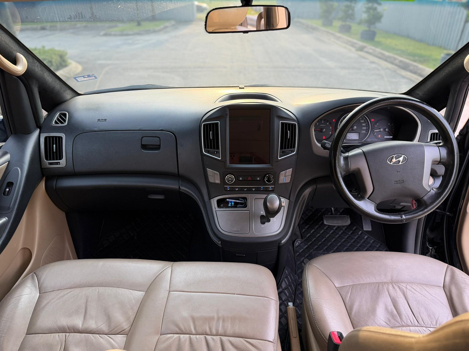 HYUNDAI STAREX 2.5 AUTO DIESEL - Image 11