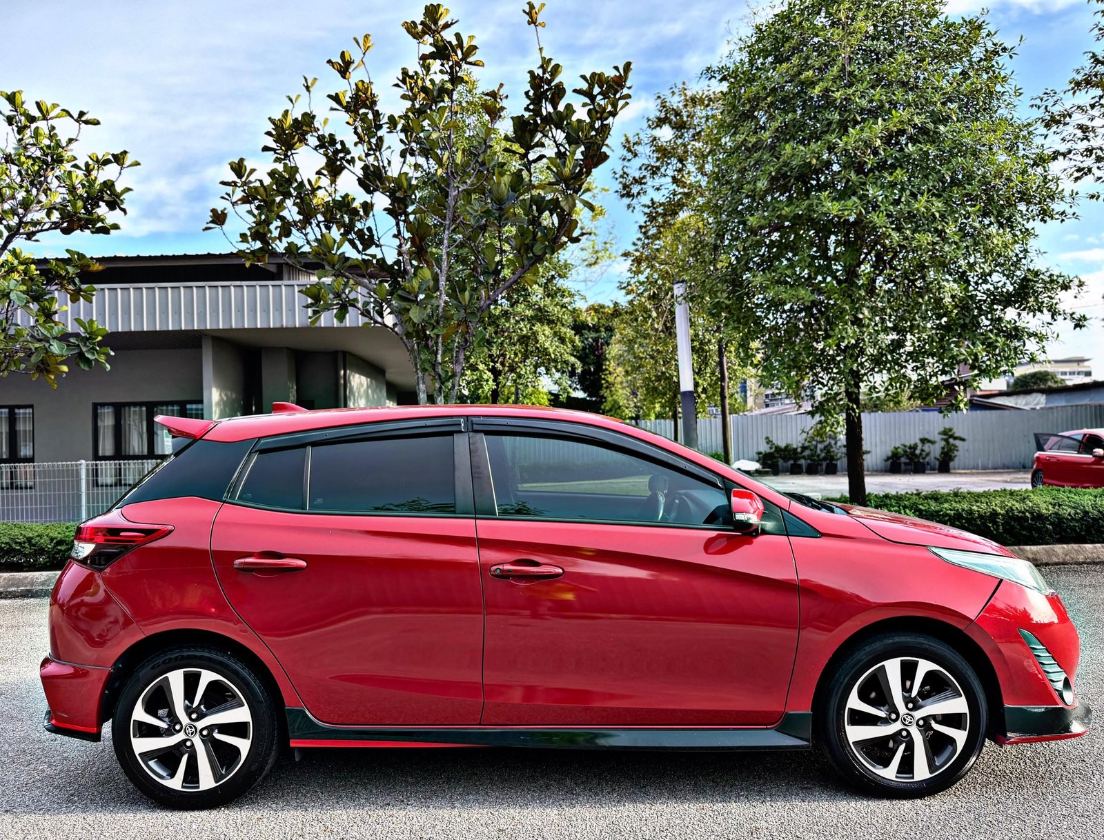 TOYOTA YARIS 1.5 E AUTO - Image 6