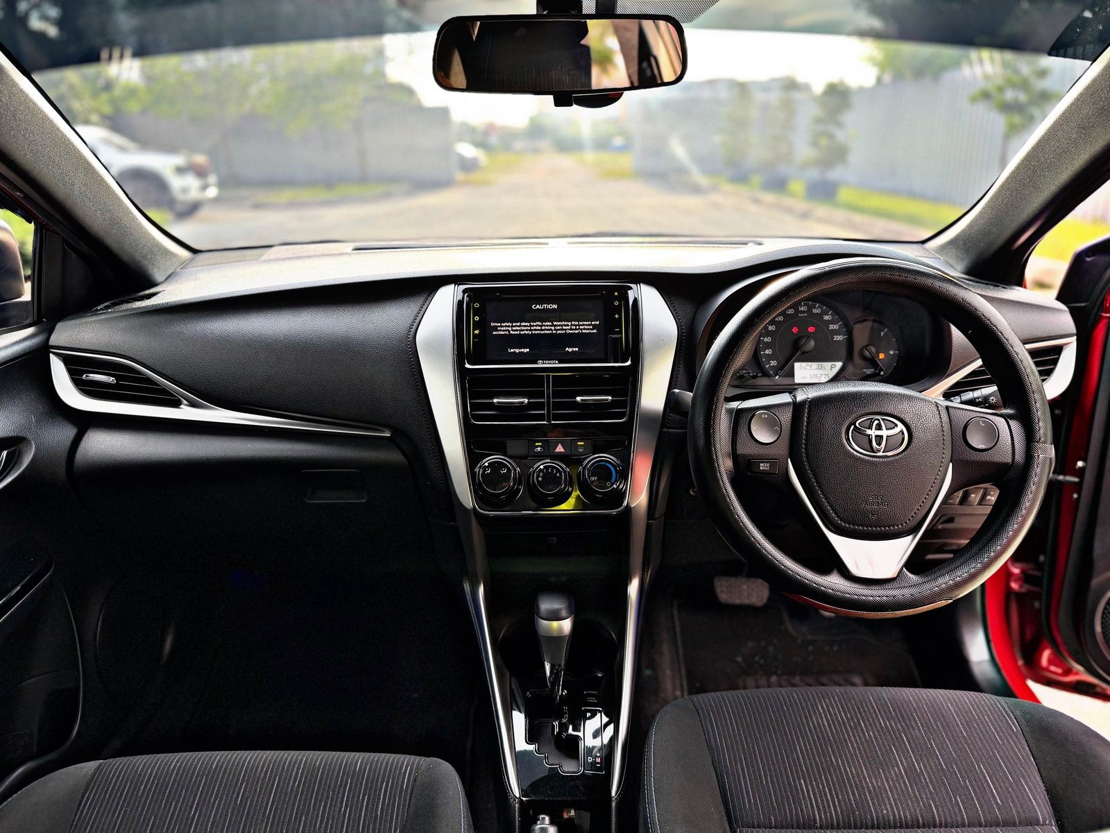 TOYOTA YARIS 1.5 E AUTO - Image 8