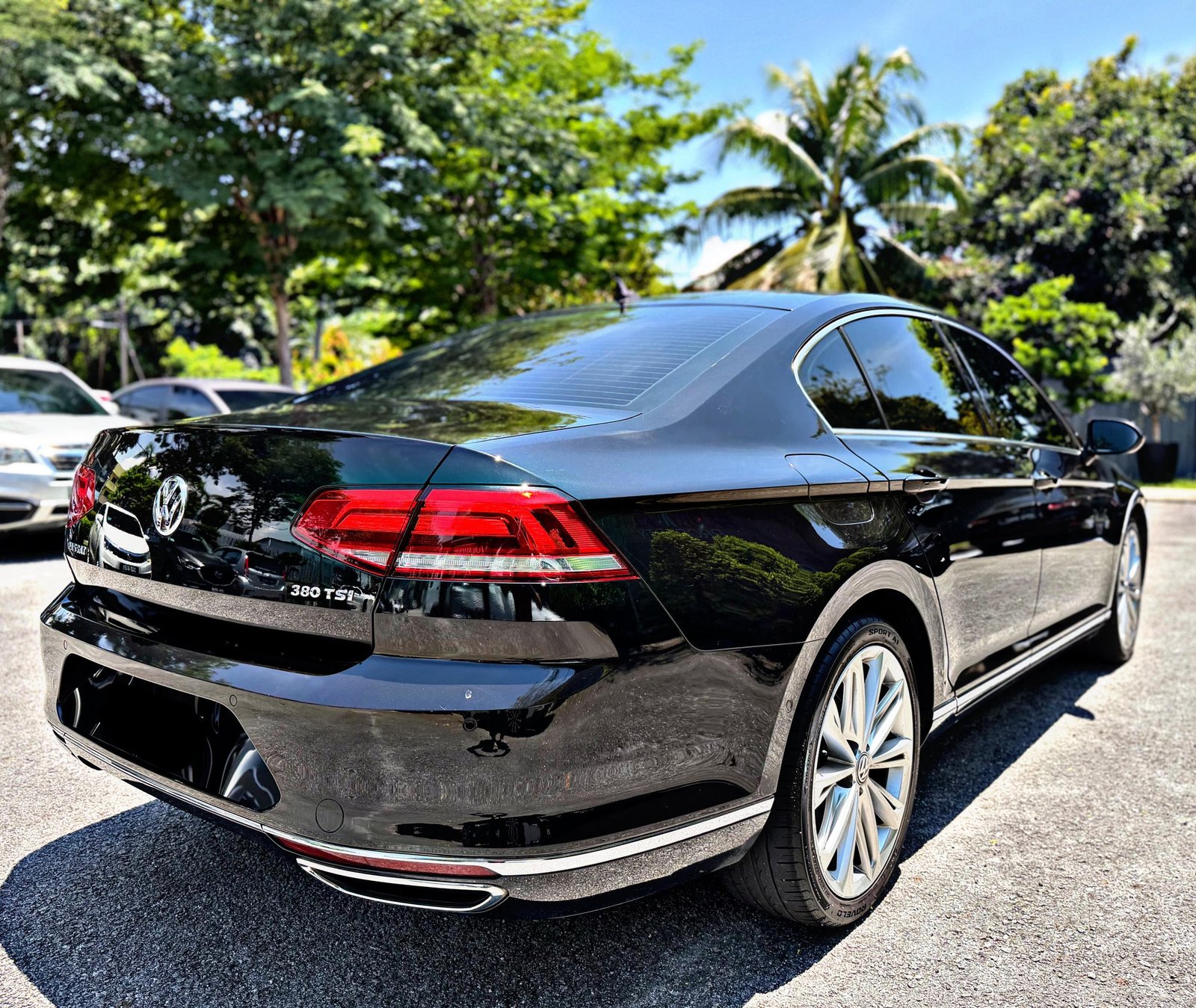 VOLKSWAGEN PASSAT B8 2.0 AUTO 4WD - Image 3