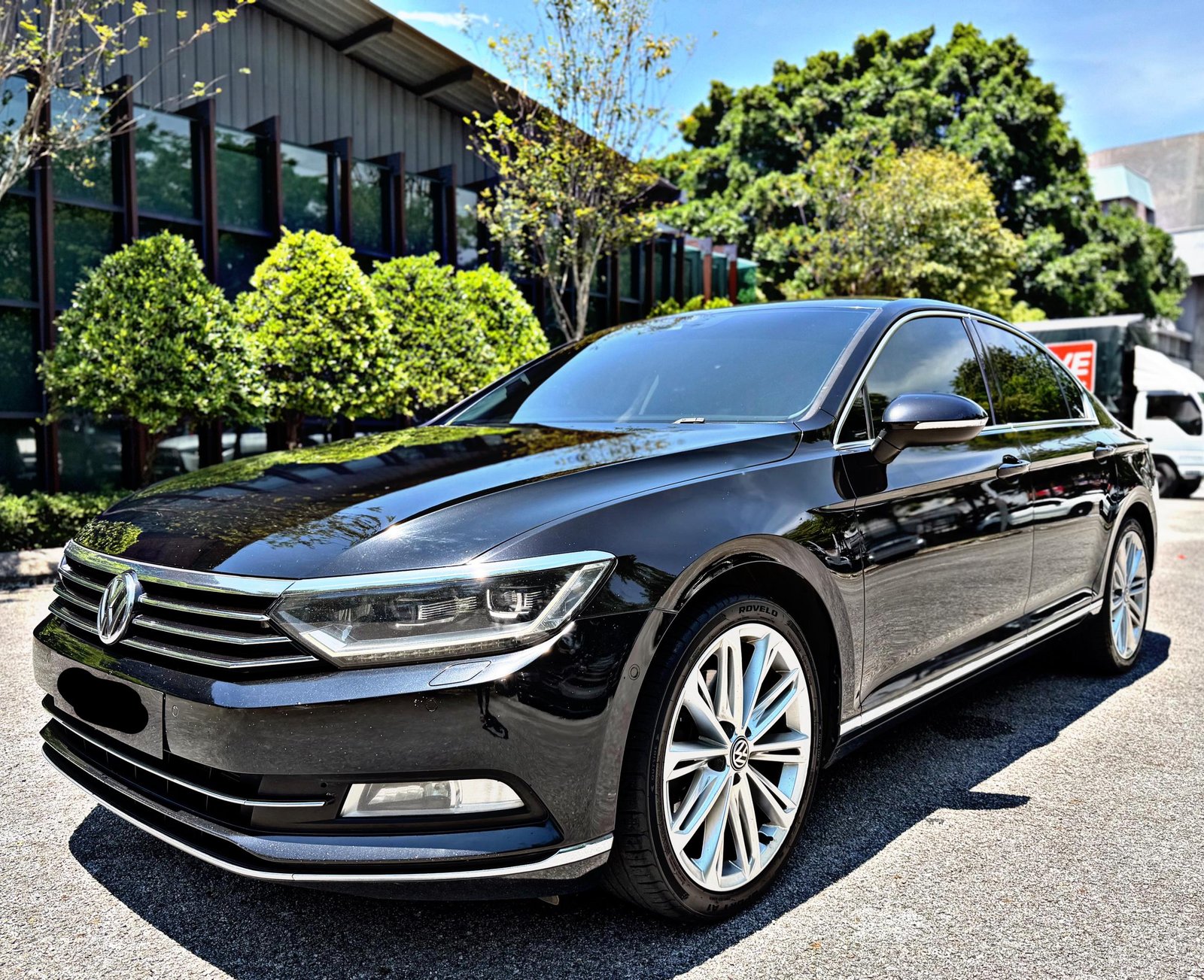 VOLKSWAGEN PASSAT B8 2.0 AUTO 4WD - Image 2