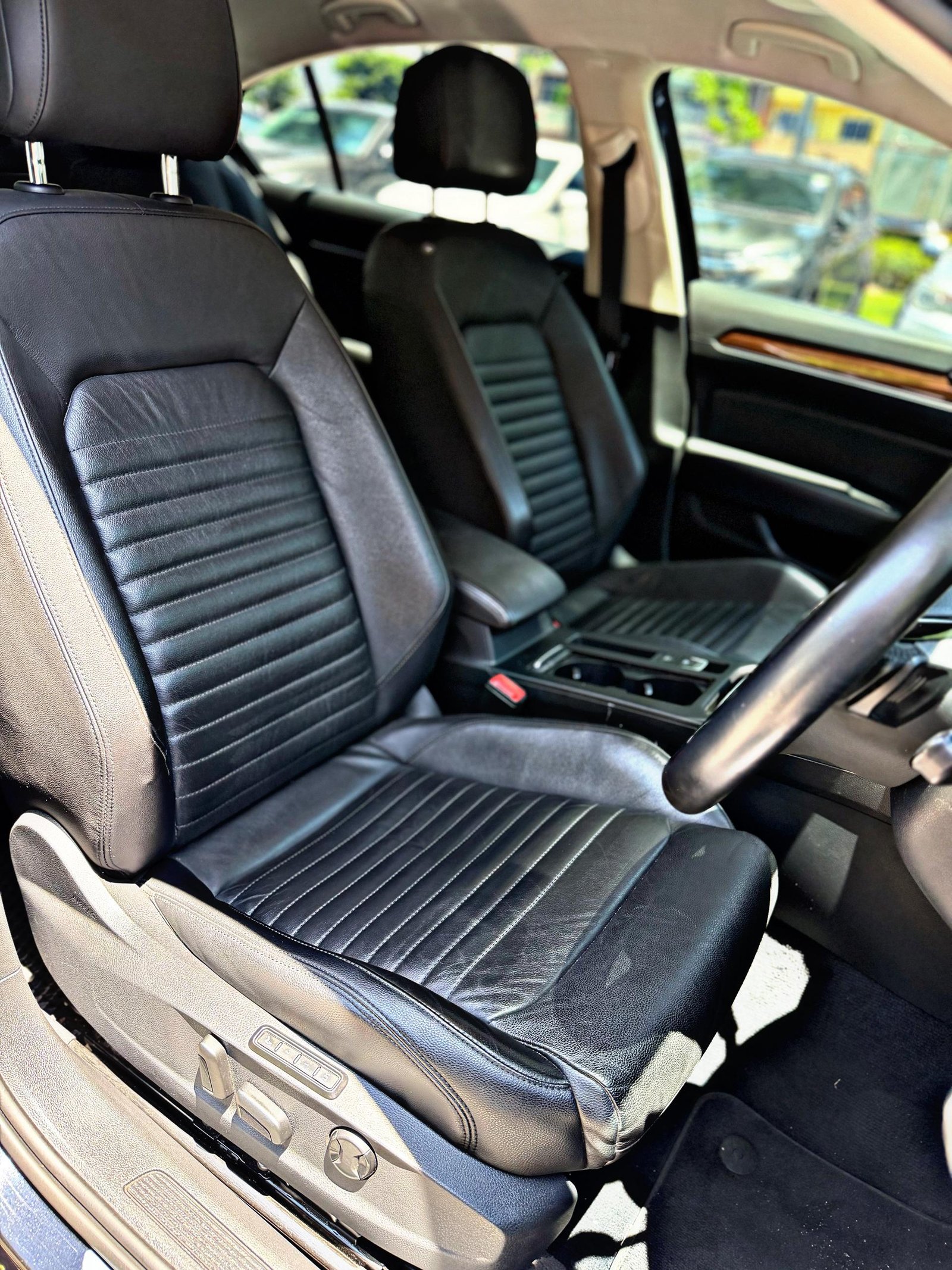 VOLKSWAGEN PASSAT B8 2.0 AUTO 4WD - Image 9