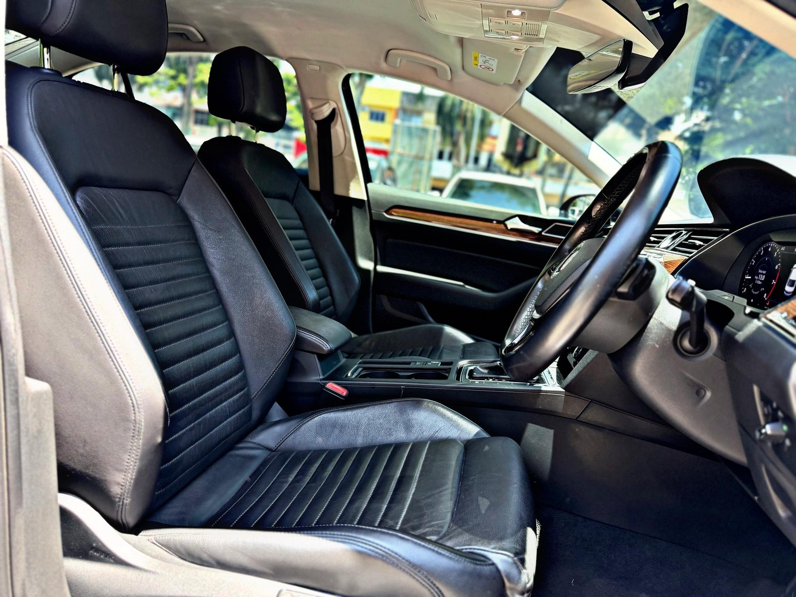 VOLKSWAGEN PASSAT B8 2.0 AUTO 4WD - Image 7