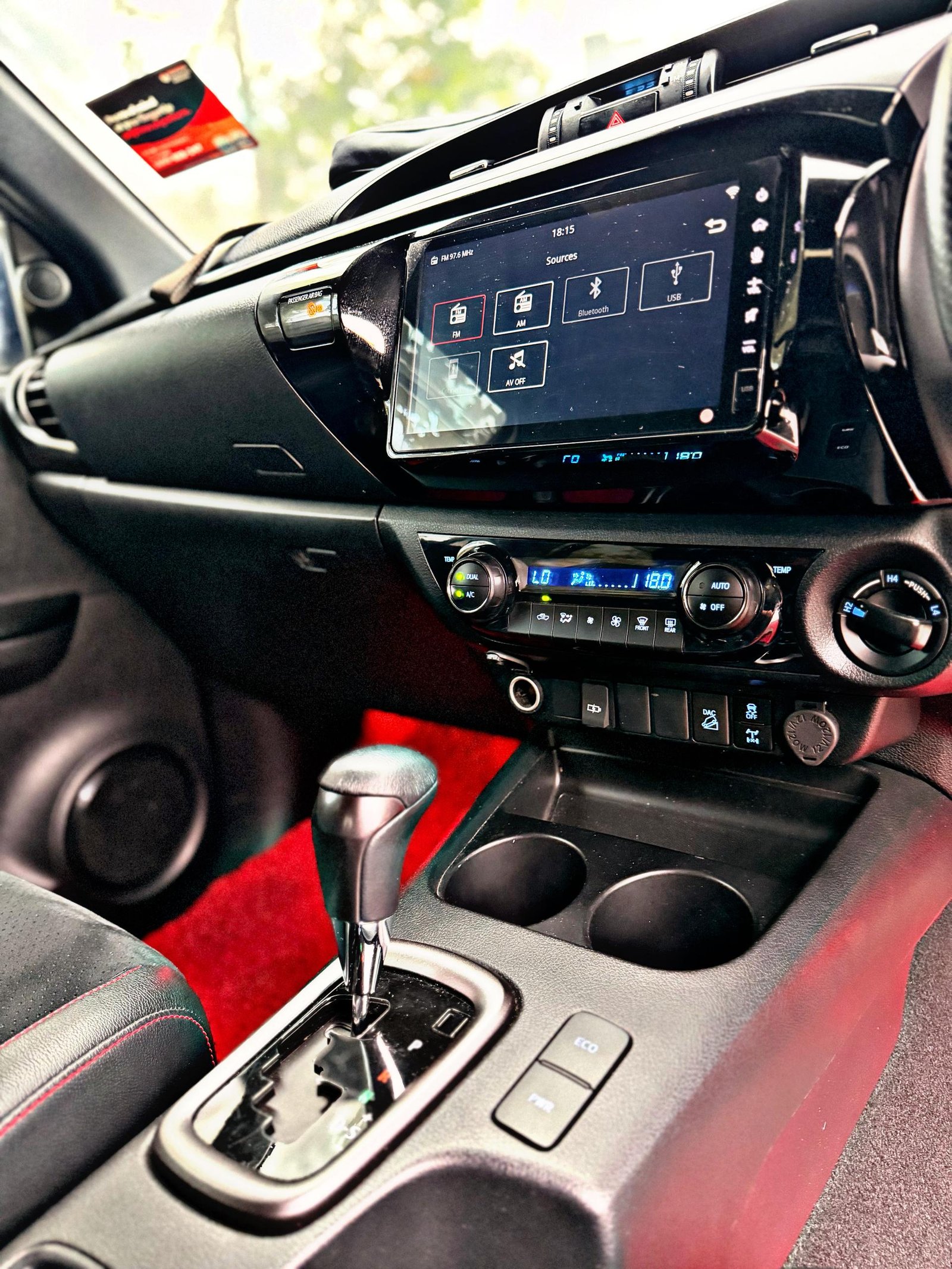 TOYOTA HILUX GRS 4x4 2.8 AUTO - Image 11