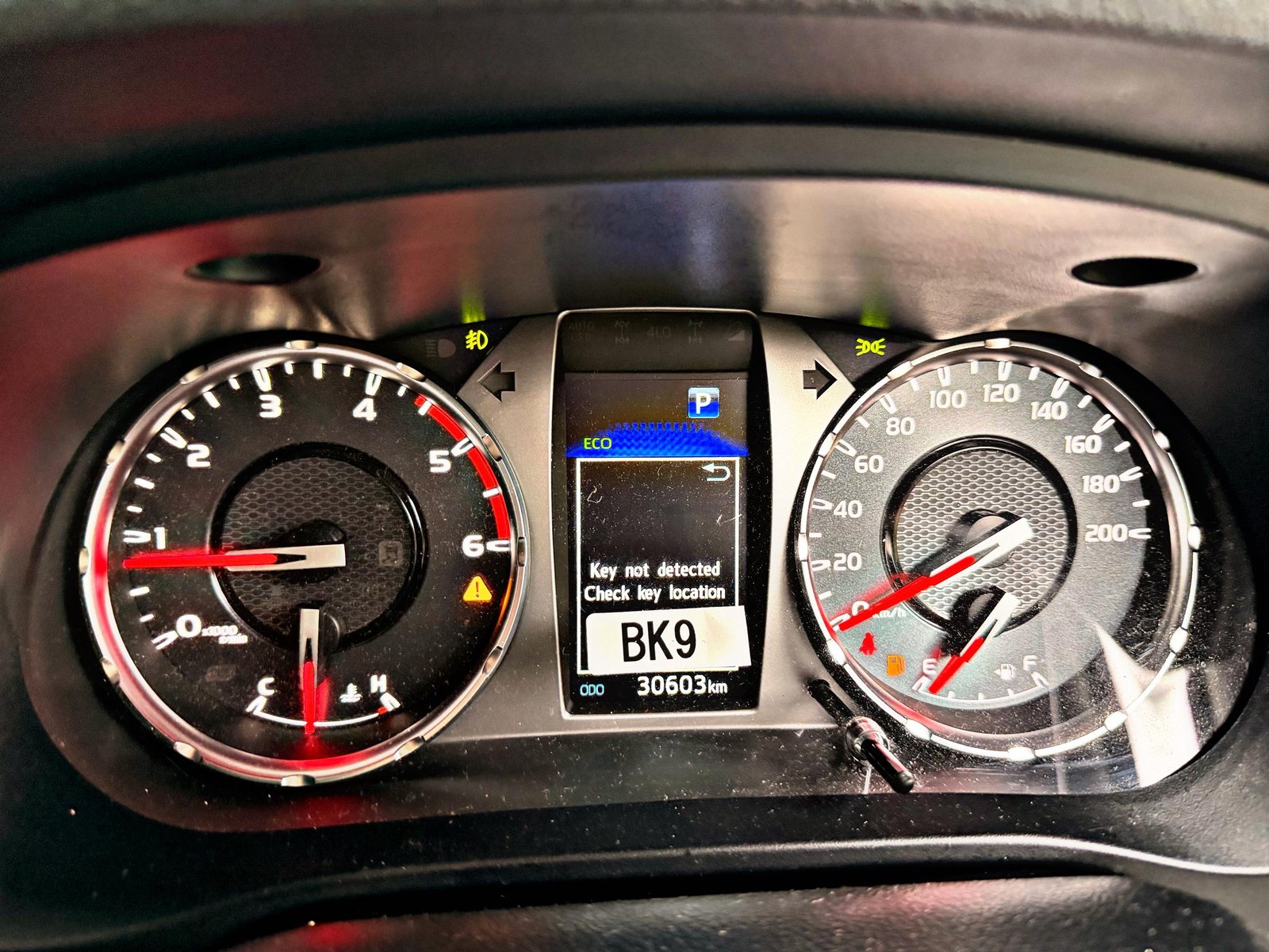 TOYOTA HILUX GRS 4x4 2.8 AUTO - Image 7