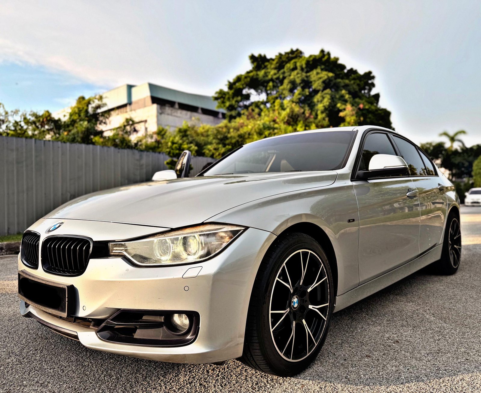 BMW F30 320i 2.0 AUTO - Image 2