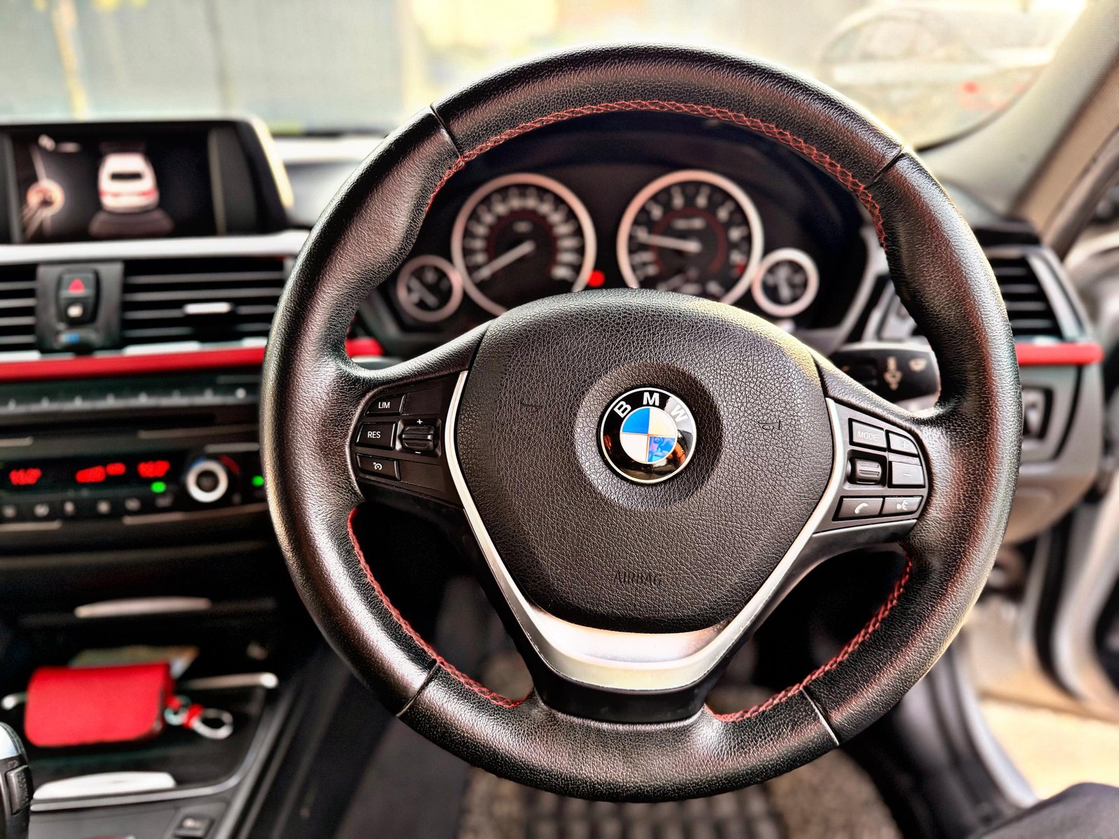 BMW F30 320i 2.0 AUTO - Image 5