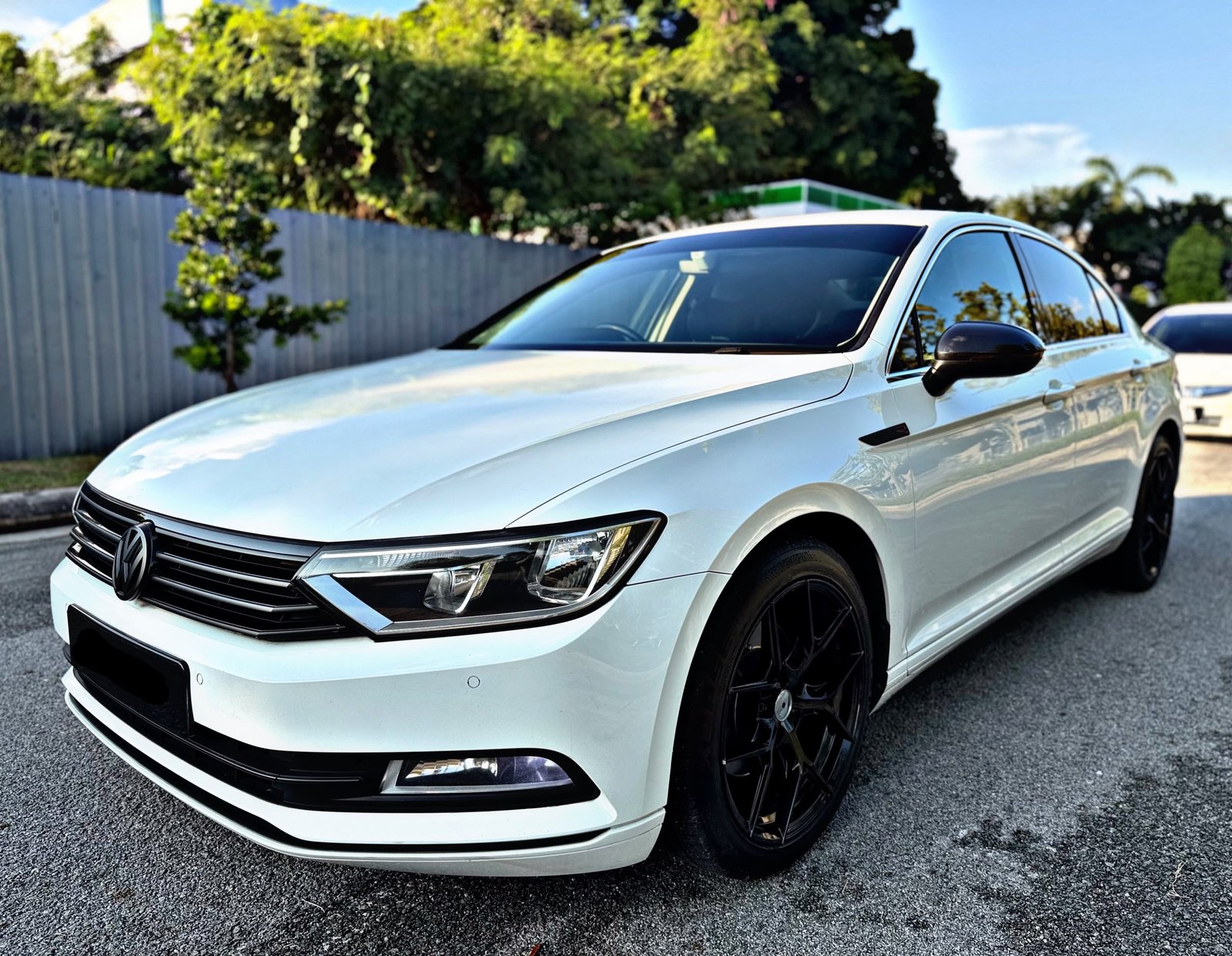 VOLKSWAGEN PASSAT 1.8 AUTO - Image 2