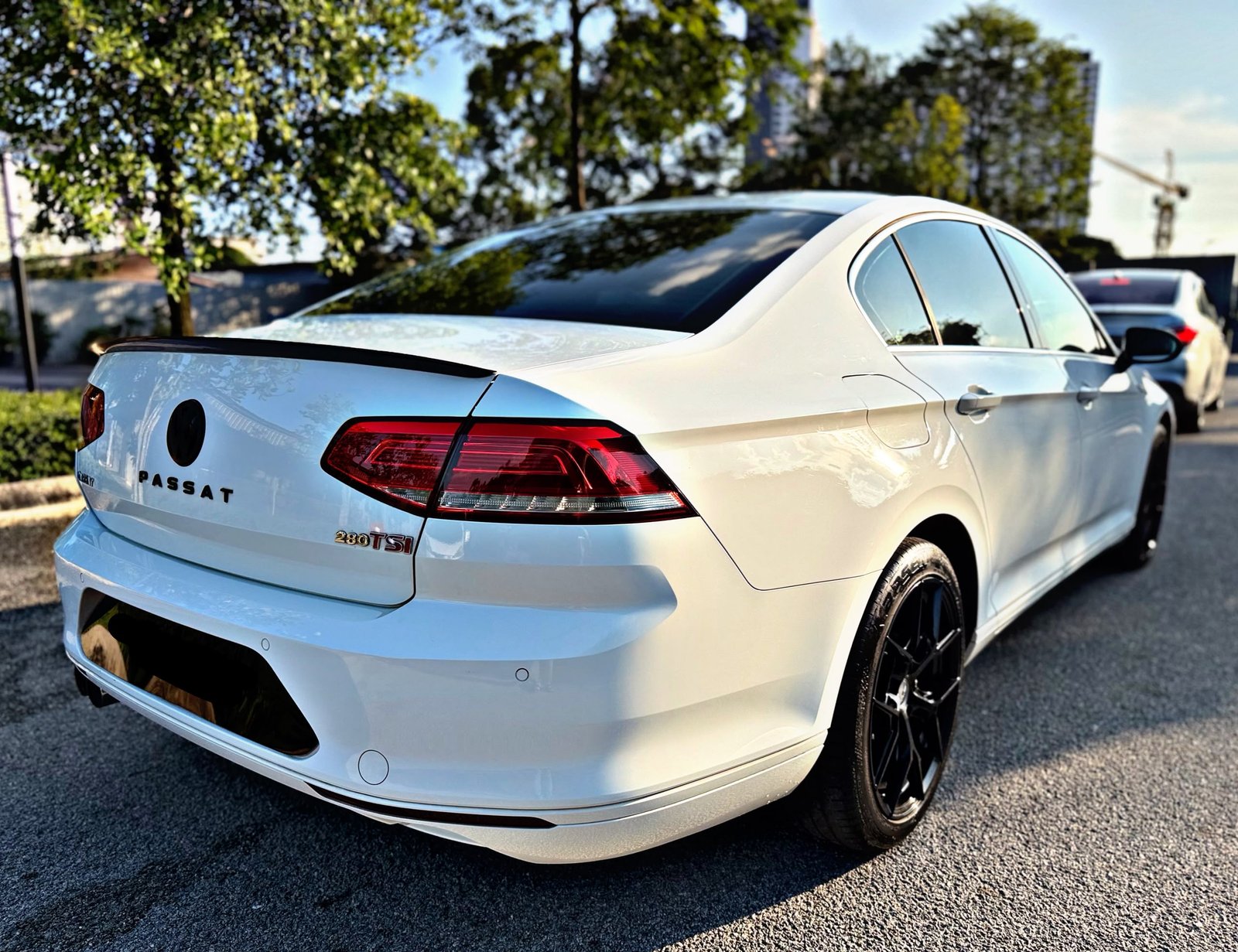 VOLKSWAGEN PASSAT 1.8 AUTO - Image 3