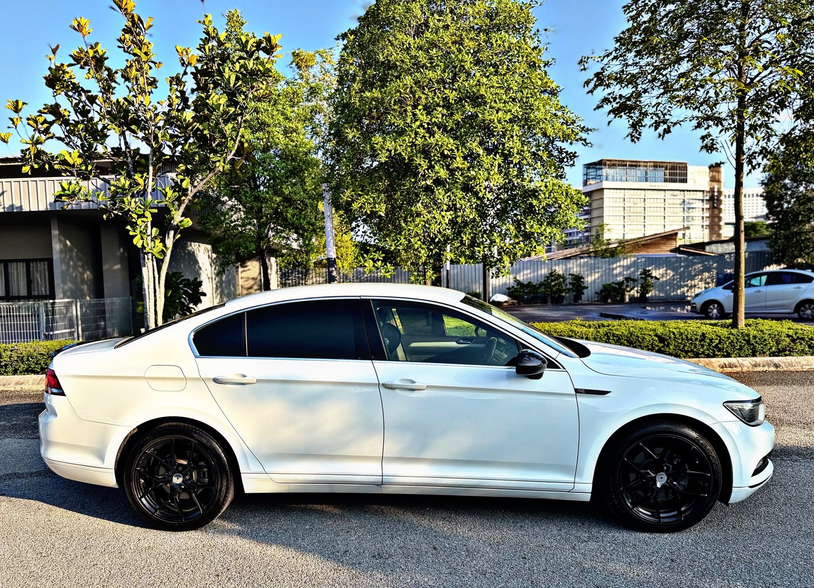 VOLKSWAGEN PASSAT 1.8 AUTO - Image 5