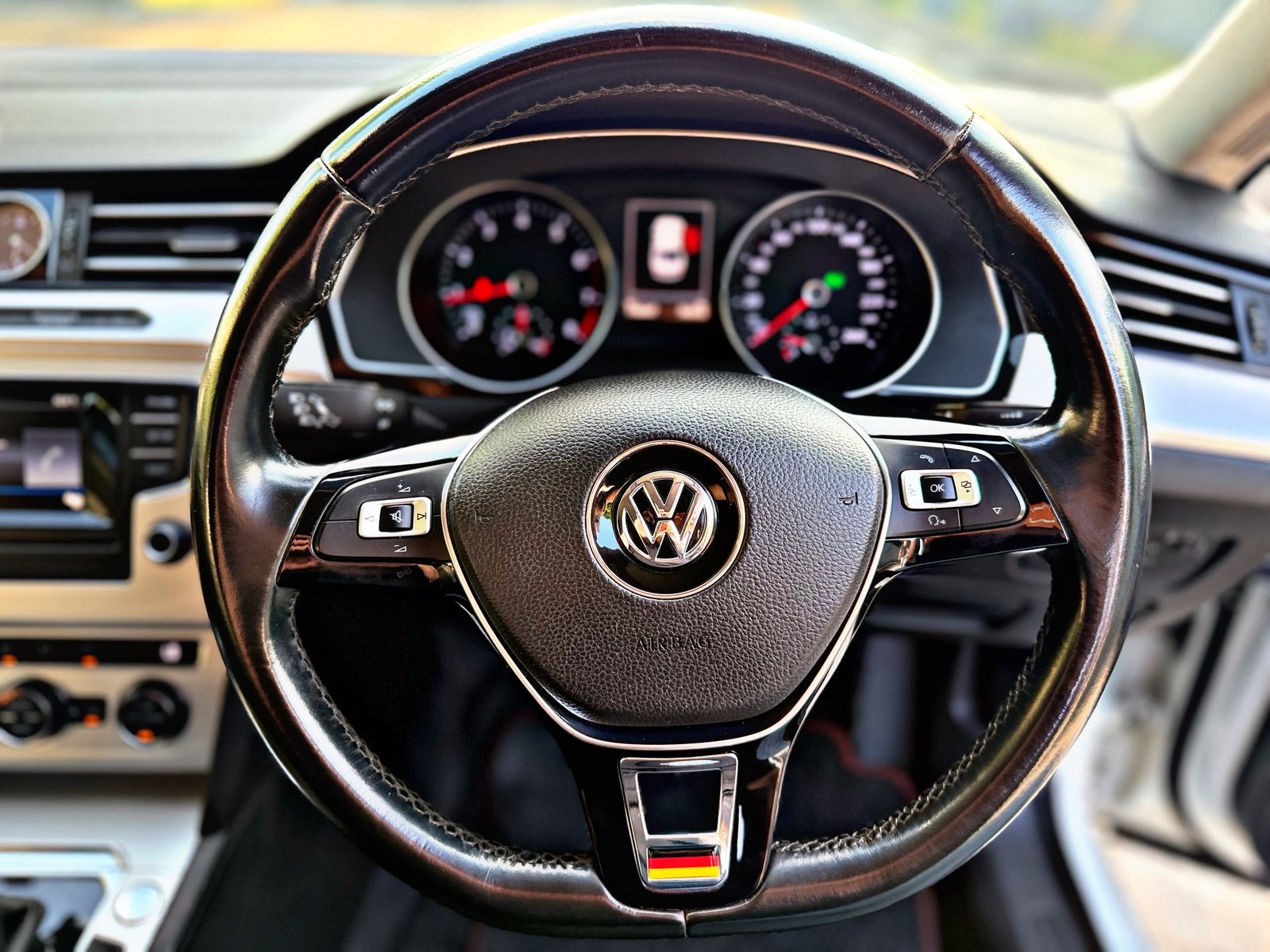 VOLKSWAGEN PASSAT 1.8 AUTO - Image 8