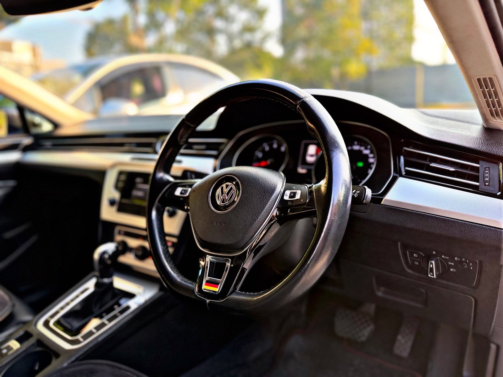 VOLKSWAGEN PASSAT 1.8 AUTO - Image 6